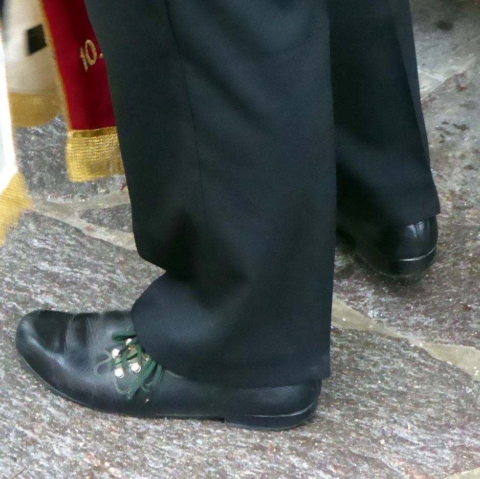 Haferlschuhe Herren: Machart, Farbe und Passform richtig wählen