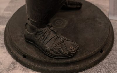 Schuhe des antiken Griechenlands: Formen und Materialien